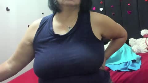 Snapshot of evaaross chatting on 05.17.26 Eva online show from 05.17.26