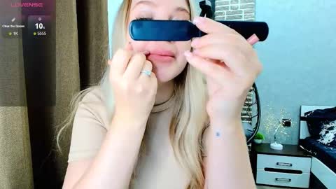 Eva  online show from 09.11.25