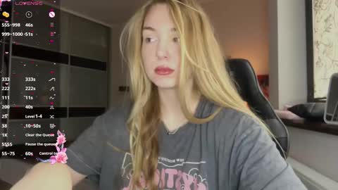 Snapshot of evacarter1 chatting on 10.21.25 evacarter1 online show from 10.21.25