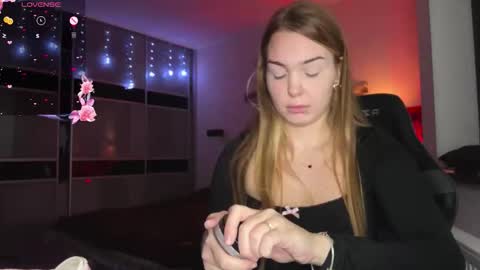 Snapshot of evacarter1 chatting on 11.16.25 evacarter1 online show from 11.16.25