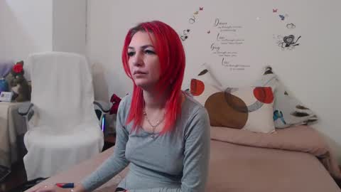 Snapshot of evadesireone chatting on 12.06.24 EvadesireONE online show from 12.06.24