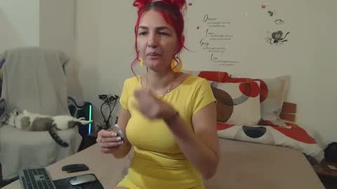 Snapshot of evadesireone chatting on 02.05.25 EvadesireONE online show from 02.05.25