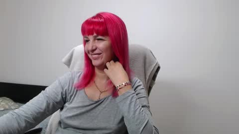 Snapshot of evadesireone chatting on 10.01.25 EvadesireONE online show from 10.01.25