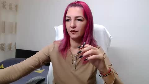 Snapshot of evadesireone chatting on 11.21.25 EvadesireONE online show from 11.21.25