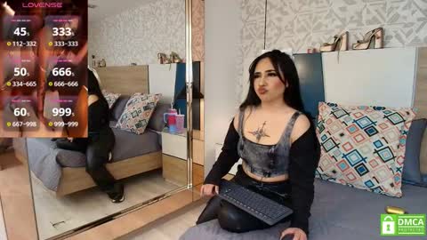 Snapshot of evadnestein chatting on 10.20.25 Evadne online show from 10.20.25