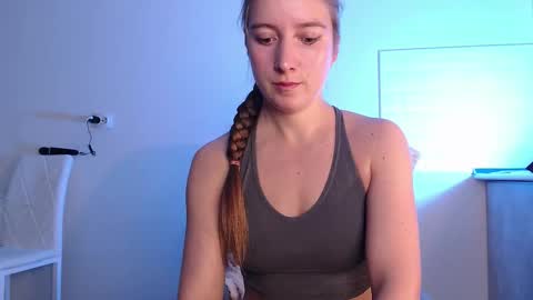 Snapshot of evahailey_ chatting on 09.25.25 Eva online show from 09.25.25