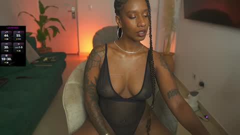 evajacksss_ online show from 12.10.24