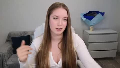 Snapshot of evajuly chatting on 01.05.25 Eva online show from 01.05.25