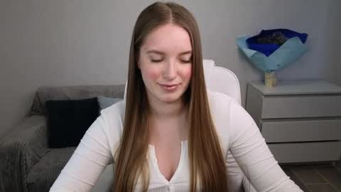 Snapshot of evajuly chatting on 02.08.25 Eva online show from 02.08.25