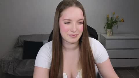 Snapshot of evajuly chatting on 03.10.25 Eva online show from 03.10.25