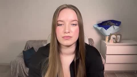 Snapshot of evajuly chatting on 09.10.25 Eva online show from 09.10.25