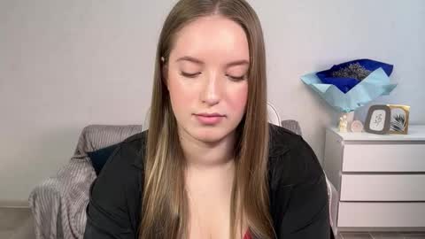 Snapshot of evajuly chatting on 09.21.25 Eva online show from 09.21.25