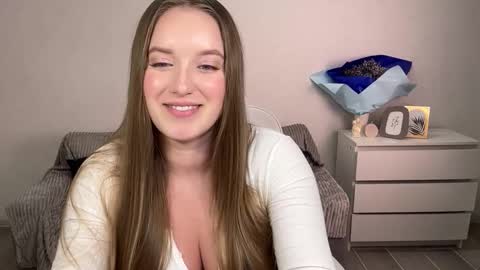 Snapshot of evajuly chatting on 10.08.25 Eva online show from 10.08.25