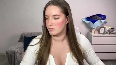 Snapshot of evajuly chatting on 11.08.25 Eva online show from 11.08.25