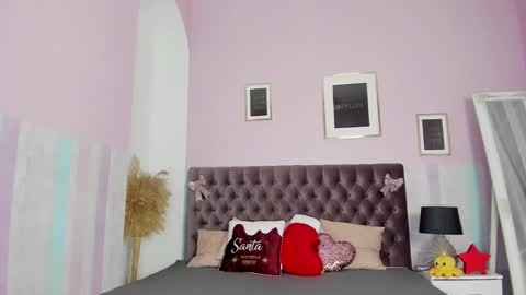 Snapshot of evalaniss chatting on 12.26.24 Eva online show from 12.26.24