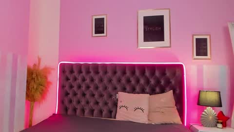 Snapshot of evalaniss chatting on 01.21.25 Eva online show from 01.21.25