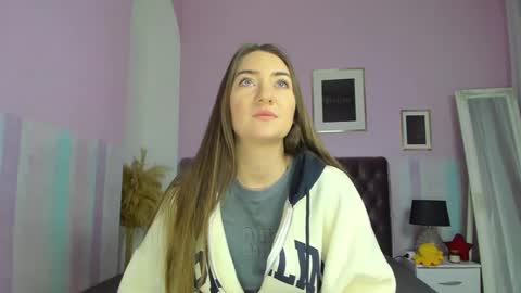 Snapshot of evalaniss chatting on 01.27.25 Eva online show from 01.27.25