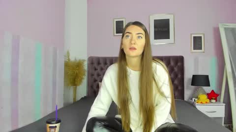 Snapshot of evalaniss chatting on 01.29.25 Eva online show from 01.29.25