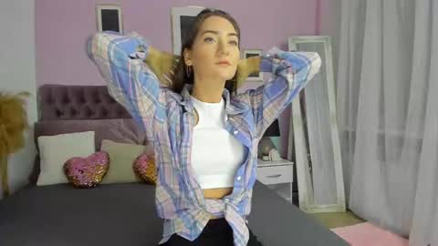 Snapshot of evalaniss chatting on 03.07.25 Eva online show from 03.07.25