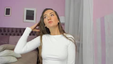 Snapshot of evalaniss chatting on 09.10.25 Eva online show from 09.10.25