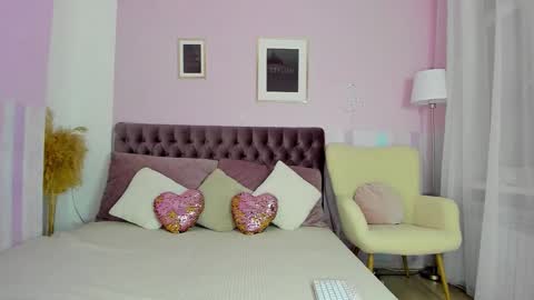 Snapshot of evalaniss chatting on 10.24.25 Eva online show from 10.24.25