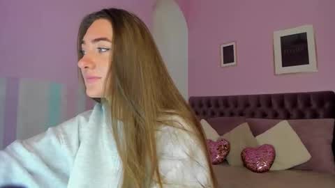 Snapshot of evalaniss chatting on 11.10.25 Eva online show from 11.10.25