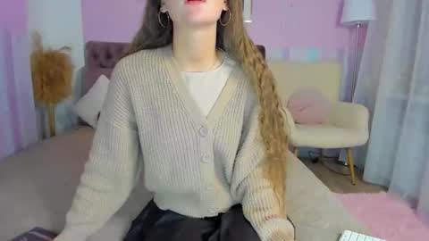 Snapshot of evalaniss chatting on 11.17.25 Eva online show from 11.17.25