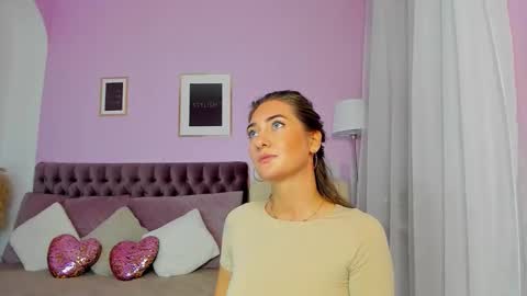 Snapshot of evalaniss chatting on 11.18.25 Eva online show from 11.18.25