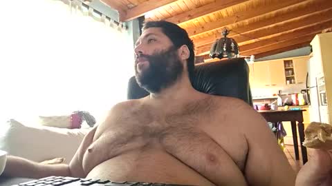 Snapshot of evaluz93 chatting on 04.14.26 evaluz93 online show from 04.14.26