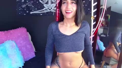 Snapshot of evangelinecors chatting on 01.19.25 Eva online show from 01.19.25