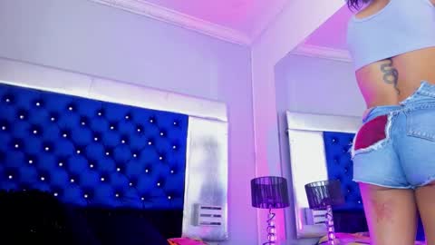 Snapshot of evanllelyne chatting on 11.20.25 evanllelyne online show from 11.20.25