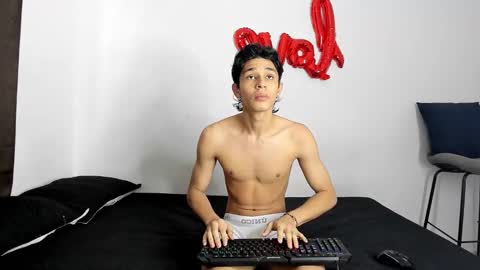 Snapshot of evans_collins24 chatting on 11.02.25 Evans collins24 online show from 11.02.25