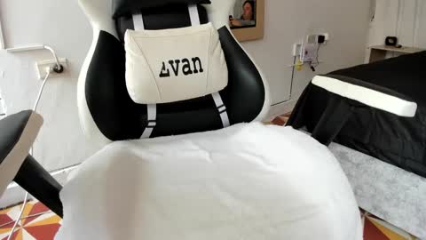 Evan online show from 03.08.25