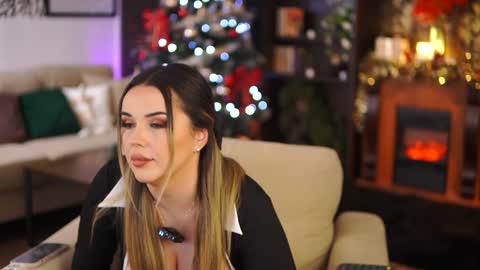 Snapshot of evasunderland chatting on 12.19.24 Eva online show from 12.19.24