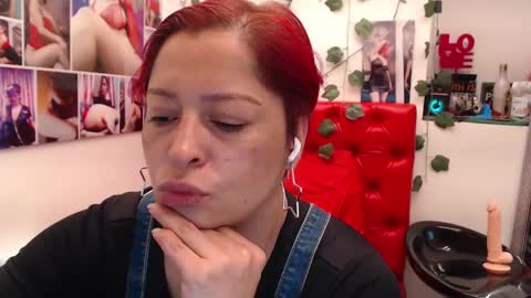 Snapshot of evatwiss chatting on 03.10.25 Eva Twiss online show from 03.10.25