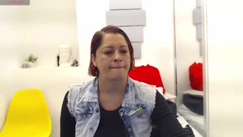 Snapshot of evatwiss chatting on 11.10.25 Eva Twiss online show from 11.10.25