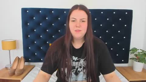 Snapshot of evawetdream chatting on 02.28.25 Eva online show from 02.28.25