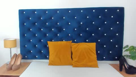 Snapshot of evawetdream chatting on 10.08.25 Eva online show from 10.08.25