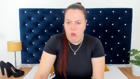 Snapshot of evawetdream chatting on 10.27.25 Eva online show from 10.27.25