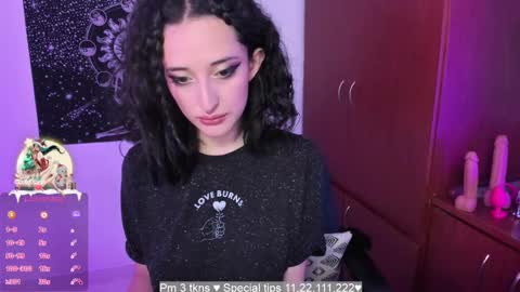 Snapshot of evee_uwu chatting on 12.28.24 Eve Jane online show from 12.28.24