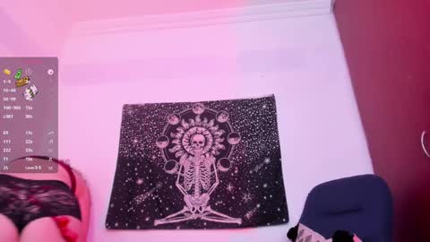 Snapshot of evee_uwu chatting on 01.04.25 Eve Jane online show from 01.04.25