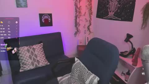 Snapshot of evee_uwu chatting on 10.10.25 Eve Jane online show from 10.10.25