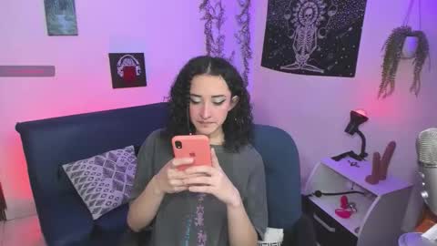 Snapshot of evee_uwu chatting on 10.21.25 Eve Jane online show from 10.21.25