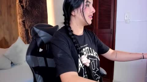 Snapshot of evelin_lopezz chatting on 09.12.25 E V E L I N online show from 09.12.25