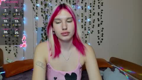 Snapshot of evelinalu chatting on 11.21.25 Evelina online show from 11.21.25