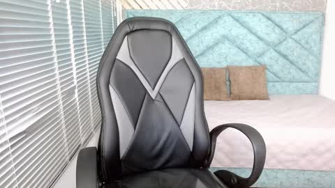 Eveline  online show from 02.22.25