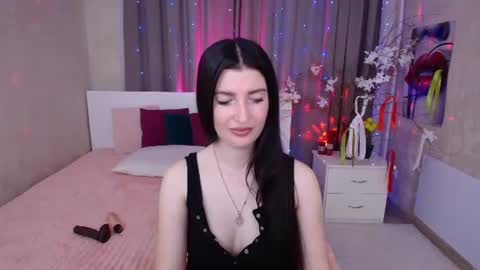 Snapshot of evelingills chatting on 06.27.26 Evelin online show from 06.27.26
