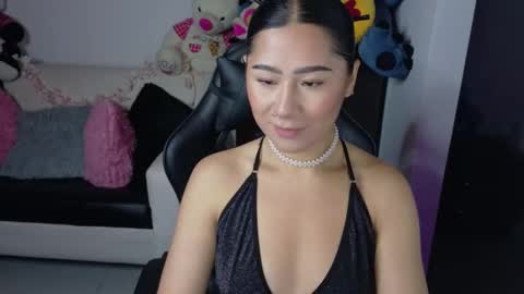 Snapshot of evelyn_ch_ chatting on 10.10.25 Evelyn online show from 10.10.25