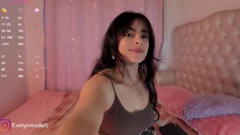 Snapshot of evelyn_evelyn chatting on 09.19.25 evelyn evelyn online show from 09.19.25