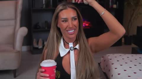 Evelyn online show from 04.13.26